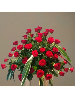 Centro funerario rosas rojas